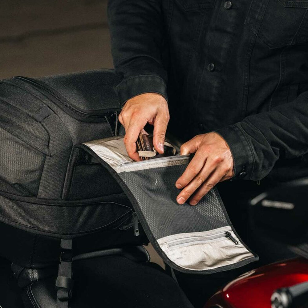 TAILBAG SW MOTECH LEGEND GEAR LR4 GEAR TAILBAG BLACK 18-25 LITRE FUNCTION SPLASH PROOF