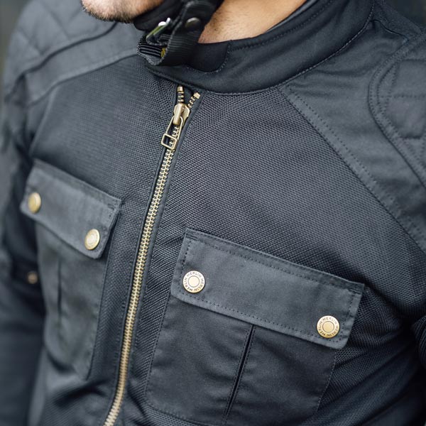 Merlin-Shenstone-II-Black-Lifestyle-Detail_LR