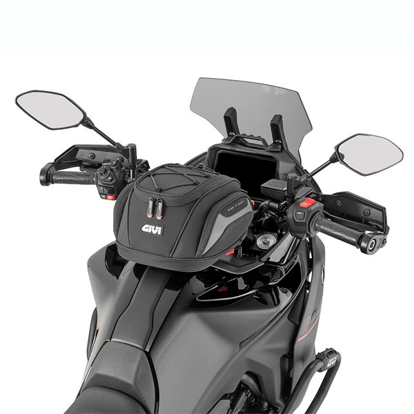 EASY07_tanklock-bag_mounted-on_givi_yamaha-tracer7