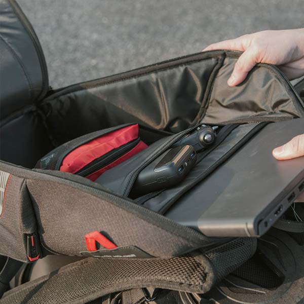 EASY13_rucksack_ambient_008_givi_honda-cb750hornet