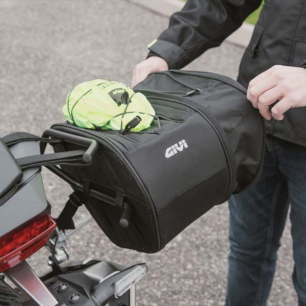 EASY10-11_side-bags_ambient_011_givi_honda-cb750ho